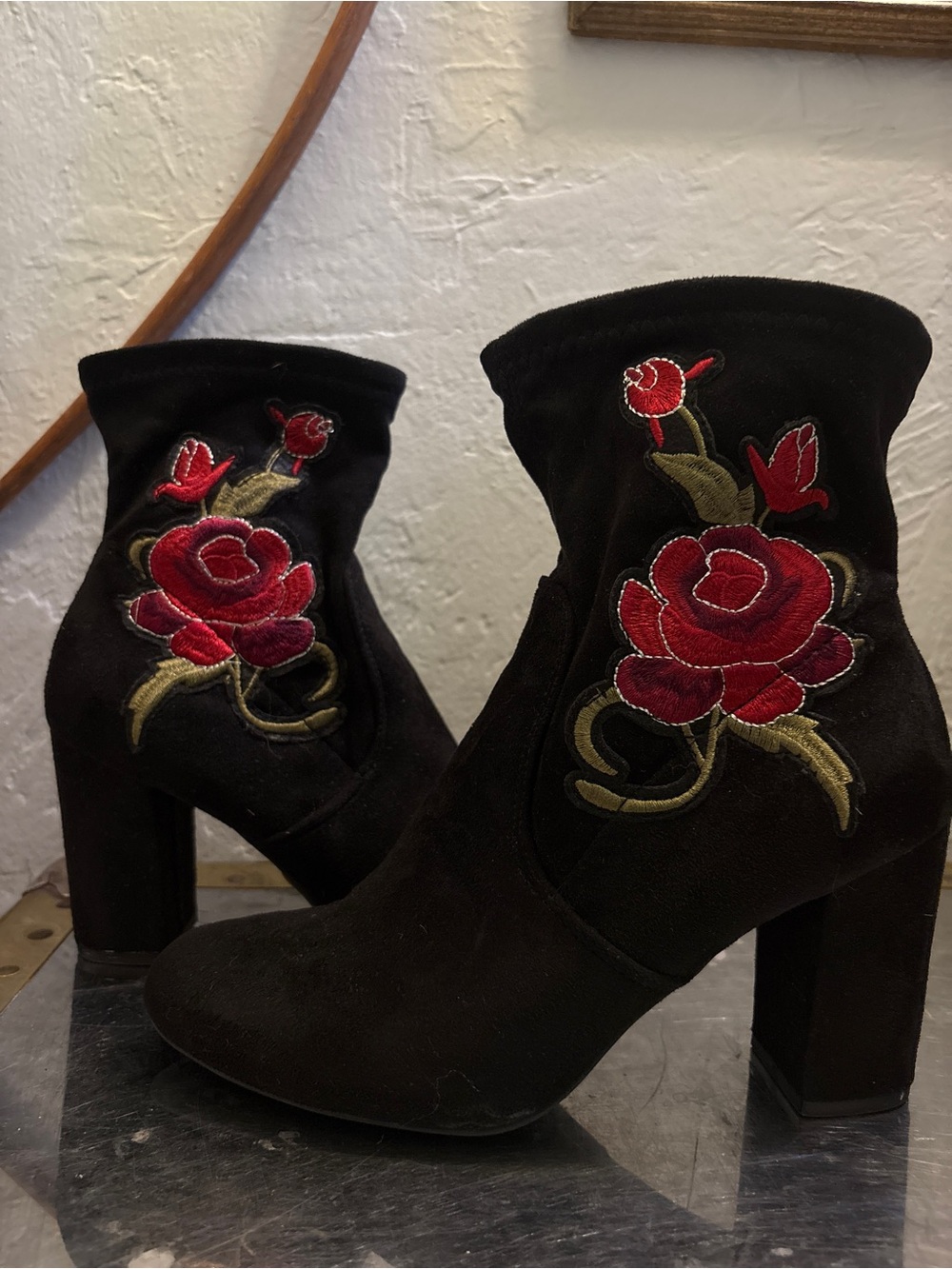 SZ 7 candies faux suede zip embroidered heel boot y2k